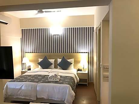 Deluxe Suite Single with Balcony and Kitchenette