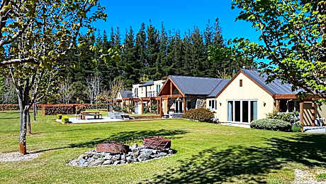 Maple Lodge Luxury Bed And Breakfast