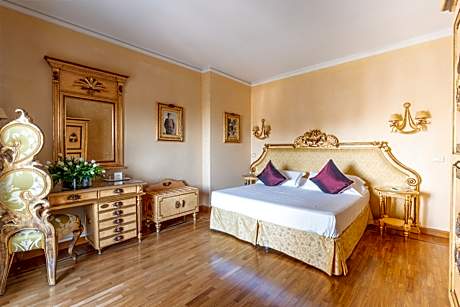 SUITE PUCCINI IN VILLA WITH LIVING AREA WITH SOFA BED. (NO LIFT IN VILLA)