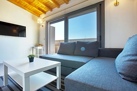 Aegean Apartments - Marina & Chios Island View