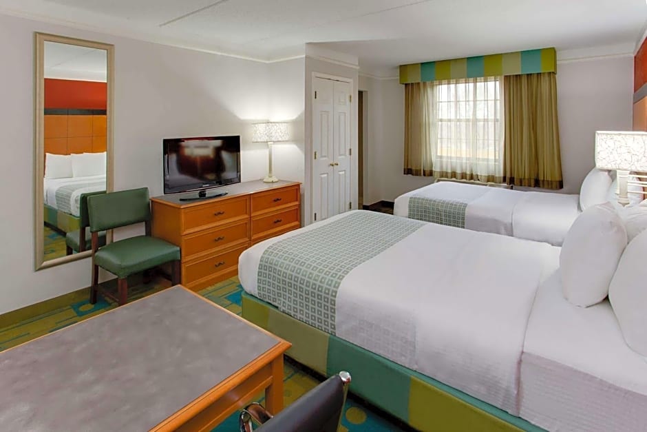 La Quinta Inn by Wyndham Pittsburgh Airport