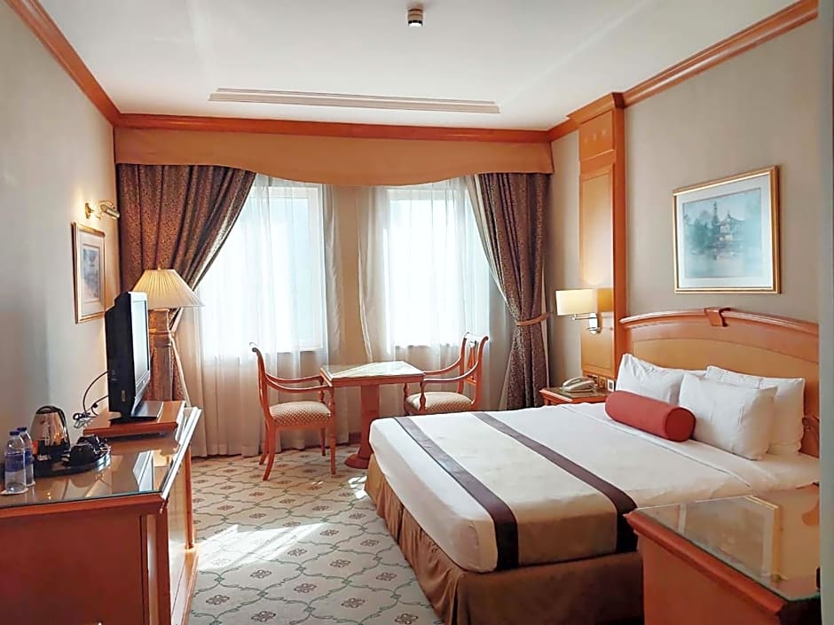 Knight Castle Hotel - Formerly known as Carlton Palace Hotel