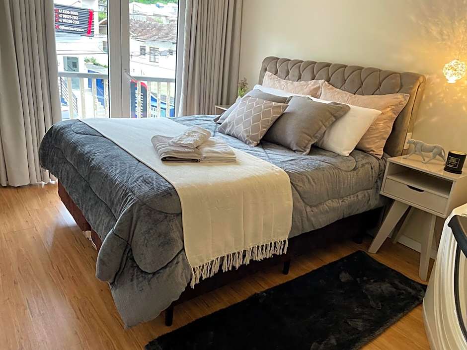 Apto todo climatizado a 5min da Vila Germânica, 3 quartos mais um quarto conjugado, berço e garagem