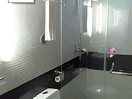 V8 Hotel (Guangzhou Xicun subway station store)