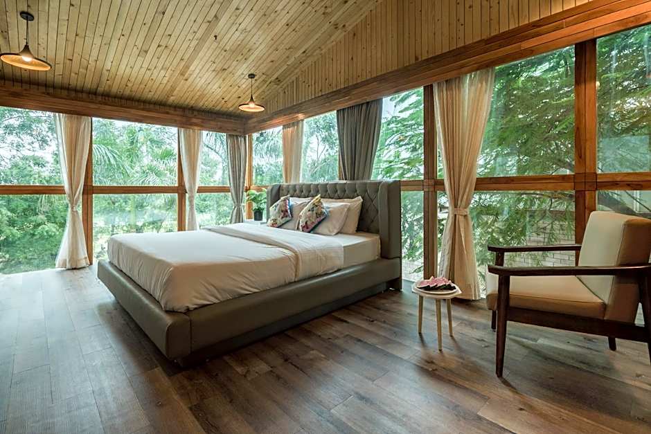 Photo 1 of 11 of Treehouse