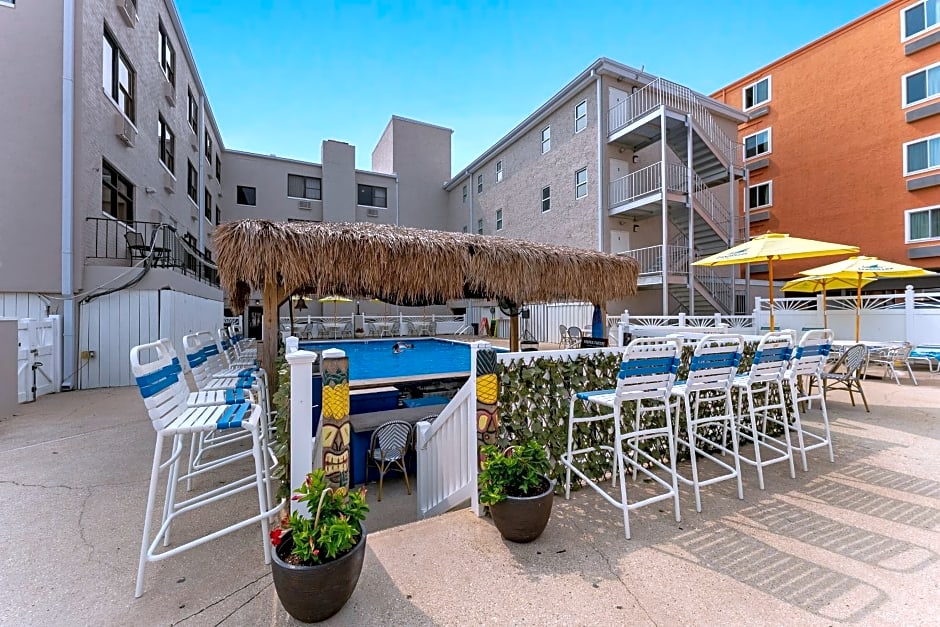 Oceanic Hotel & Barefoot Tiki Bar