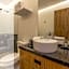 L104 New Studio apt 2Bdrm 1bath fits 6 AC Rooftop L104 New Studio apt 2Bdrm 1bath fits 6 AC Rooftop