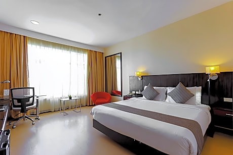 Business Deluxe King Bed Room