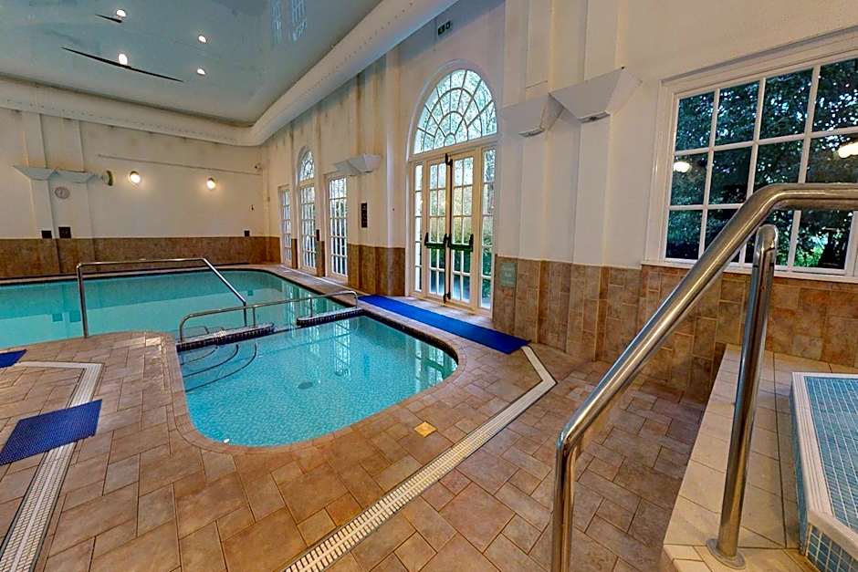 Village Hotel Chester St David's