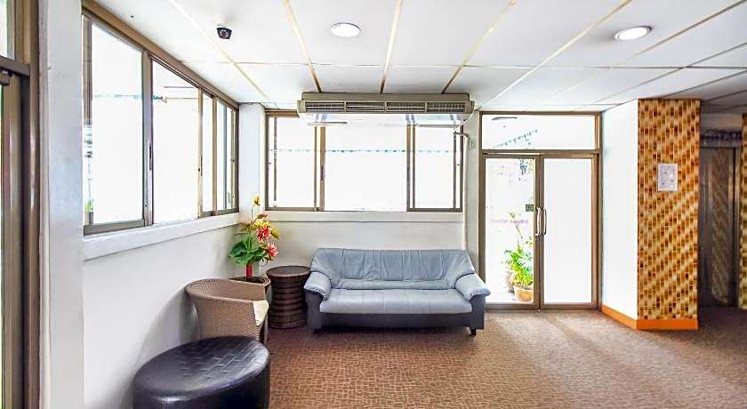 Crown Bts Nana Hotel