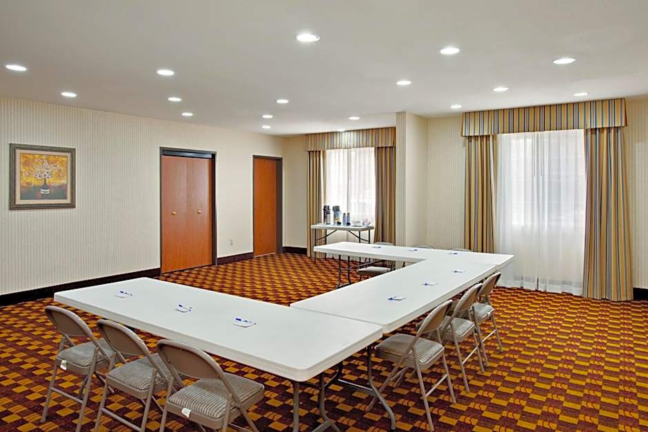 Holiday Inn Express Hotel & Suites Jackson By IHG