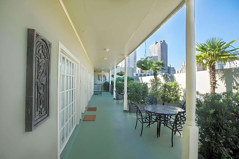 Bienville House Hotel