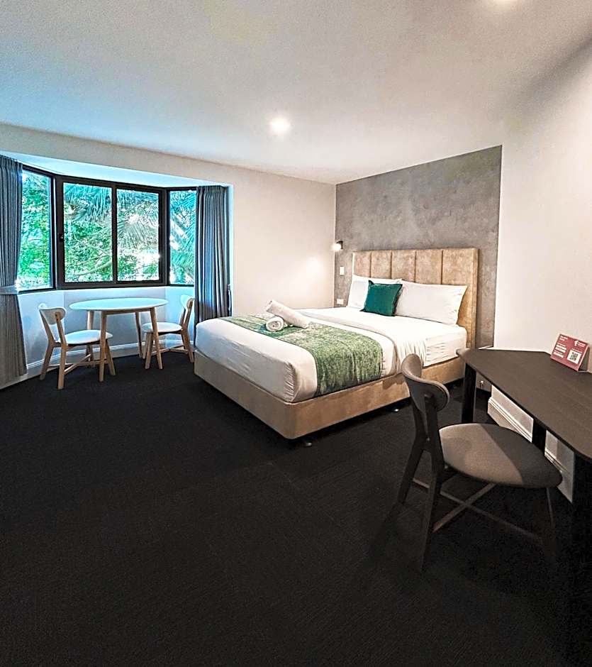 Photo 1 of 22 of Deluxe 1 Queen Bed