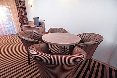 Family Executive Room Building B with Pool Access