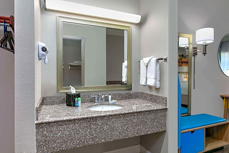 Days Inn & Suites by Wyndham Cabot