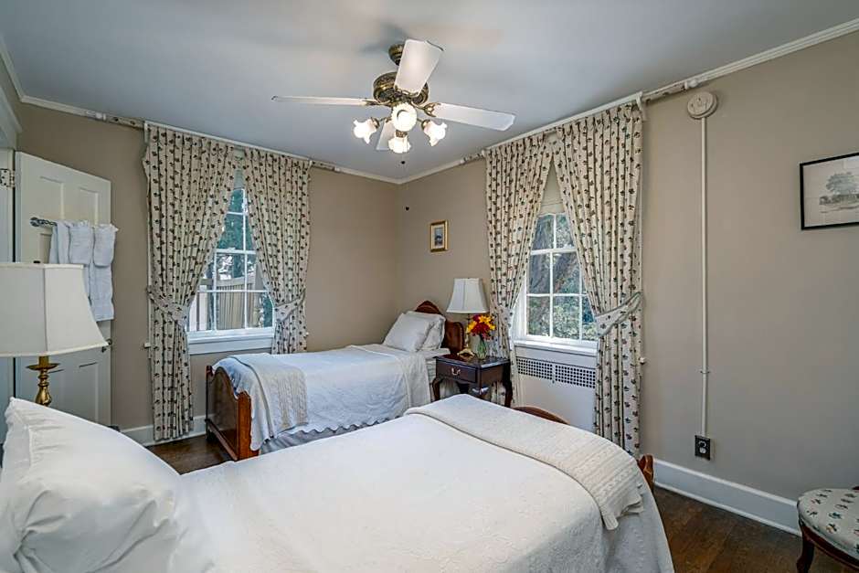 Cedars of Williamsburg Bed & Breakfast