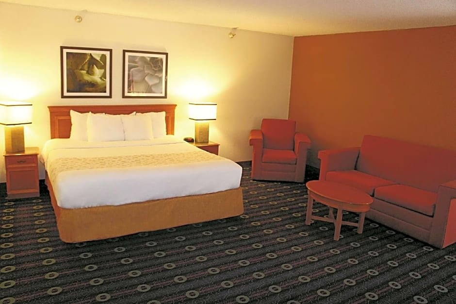 La Quinta Inn & Suites by Wyndham Kansas City North