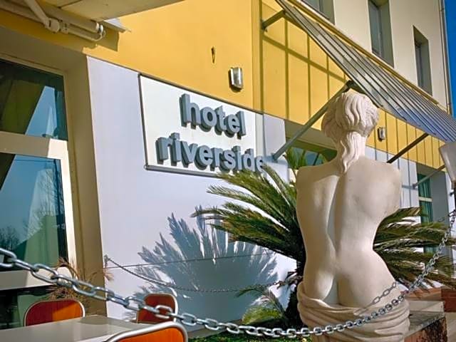 Hotel Riverside