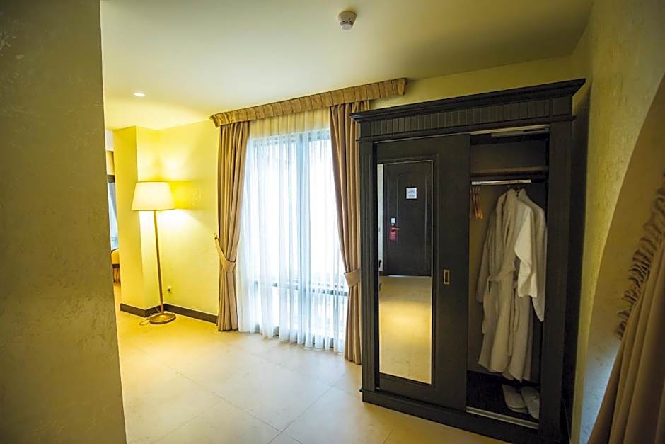 Colosseum Marina Hotel