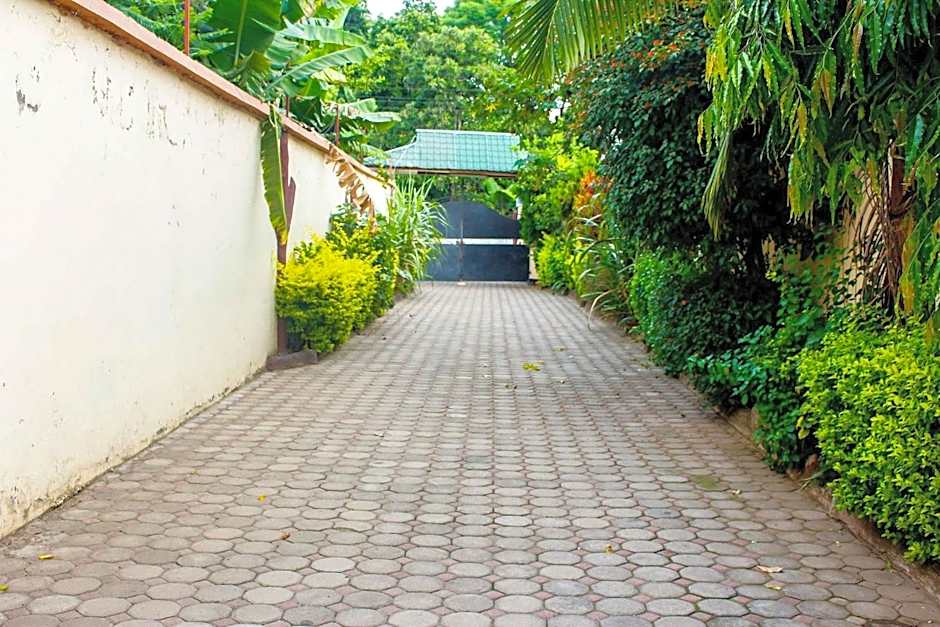 Bright Star Hotel & Safaris