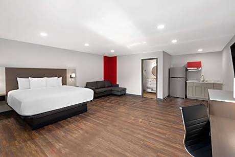 King Suite - Non-Smoking