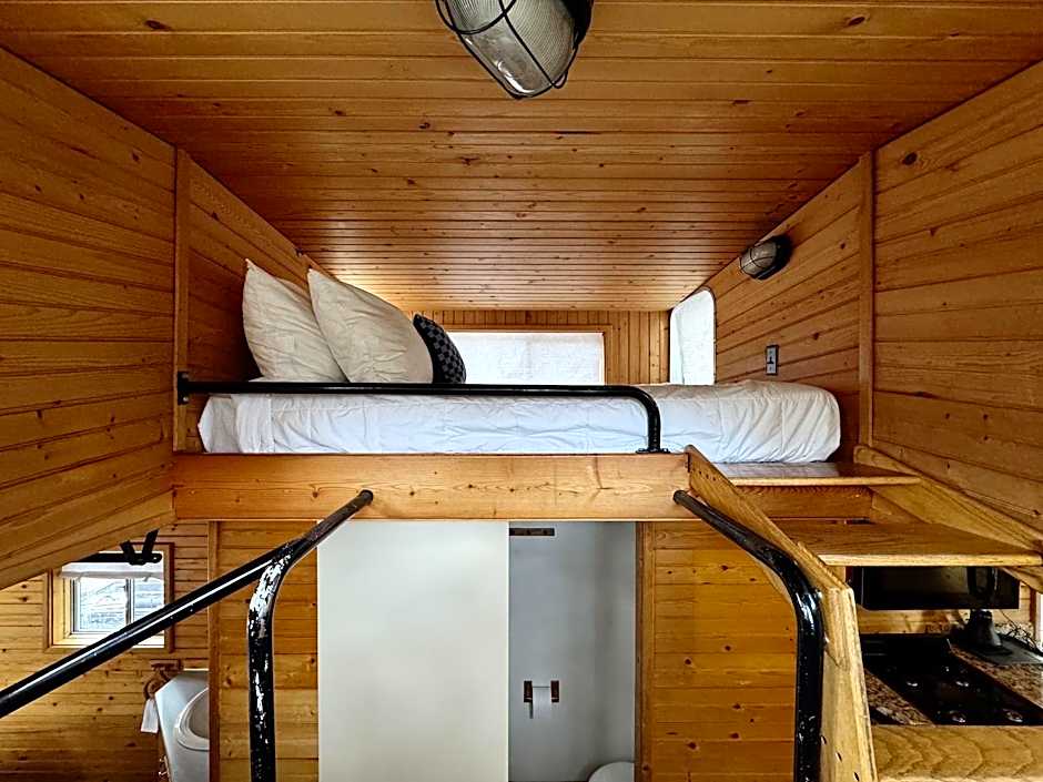 Loge Glacier – Essex, MT
