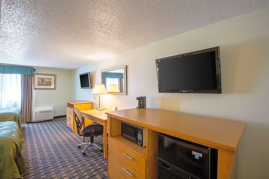 Quality Inn & Suites near I-480 and I-29