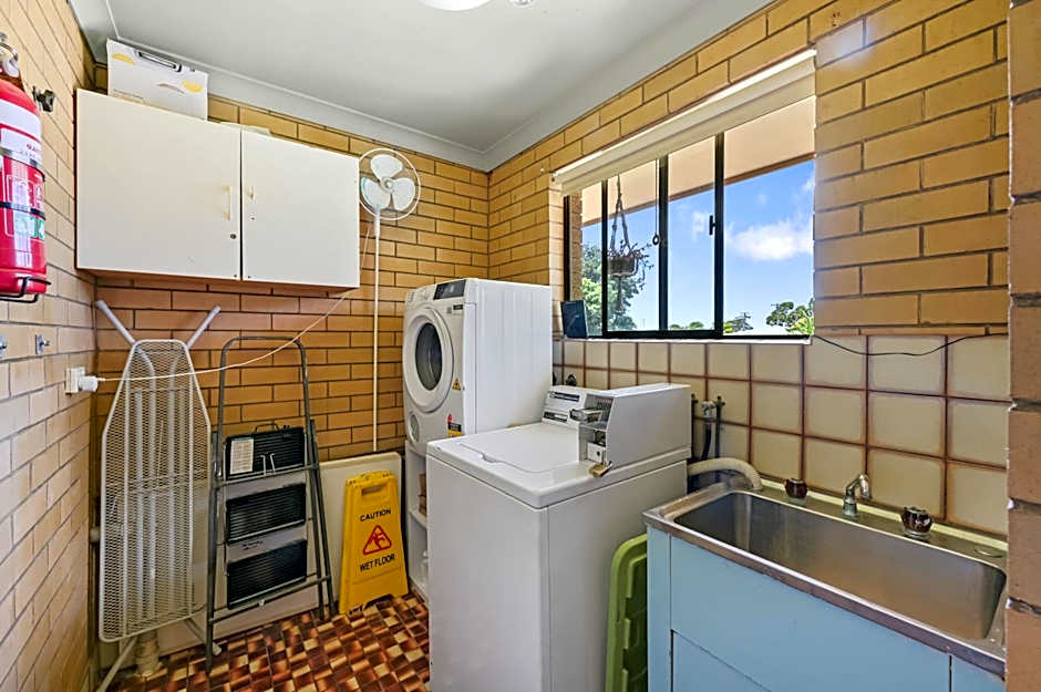 A Raceview Motor Inn