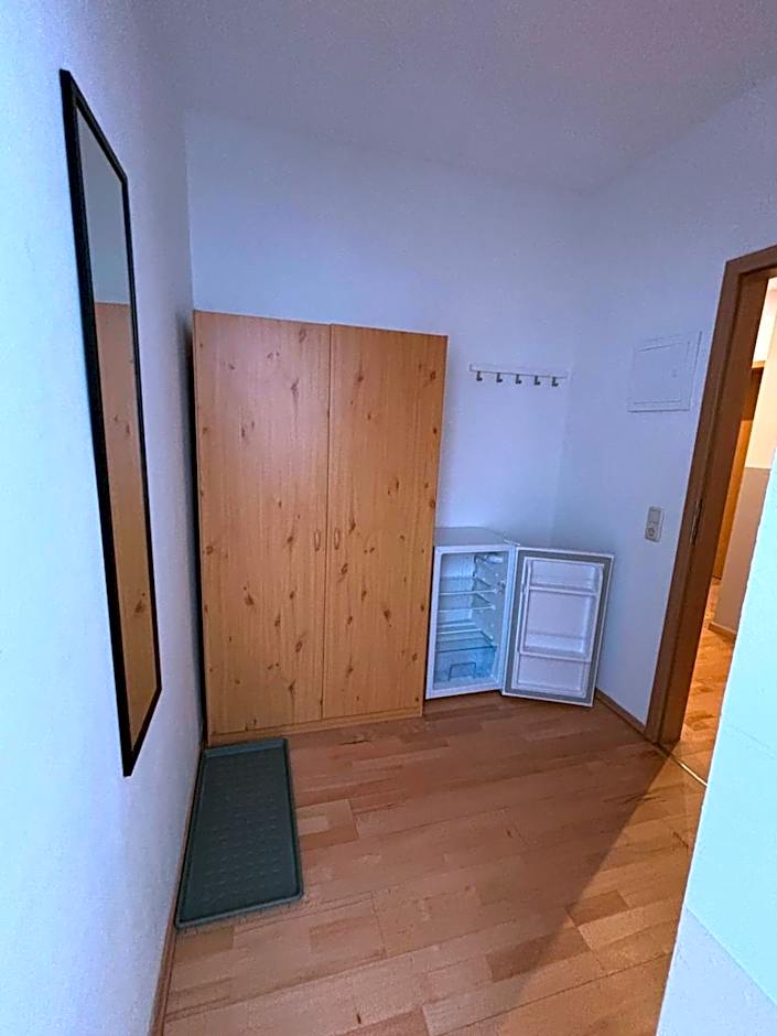 Doppelzimmer-Bad-Kühlschrank-Tv-19