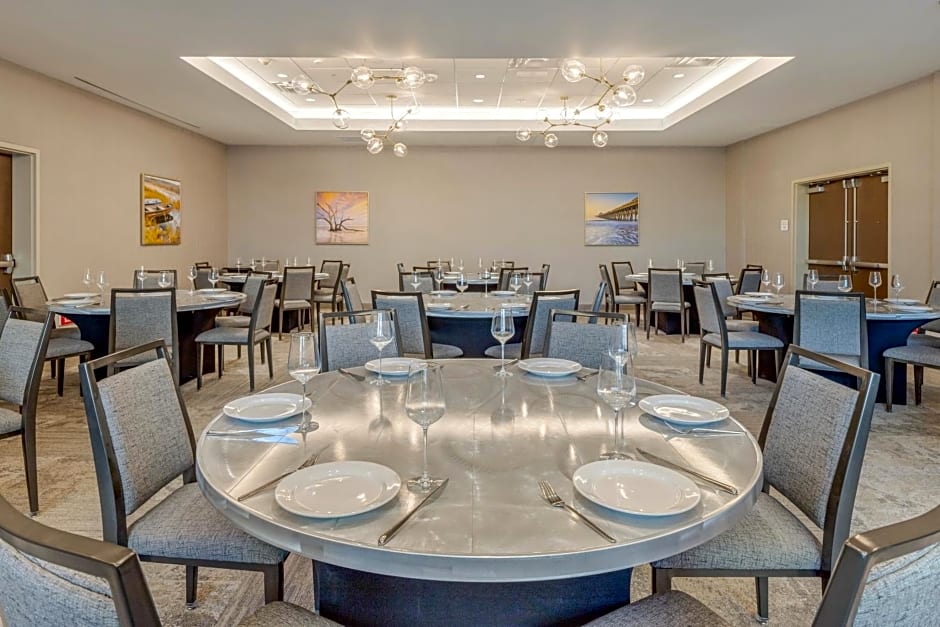 Cambria Hotel Charleston Riverview