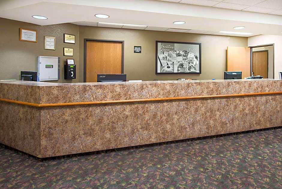 Super 8 by Wyndham Iola KS