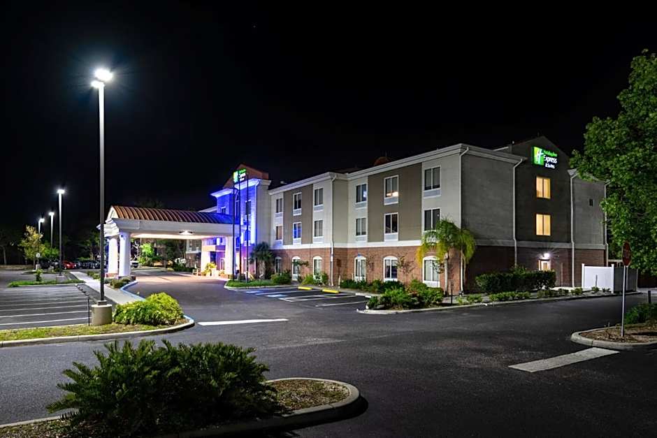 Holiday Inn Express & Suites Spring Hill By IHG