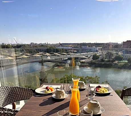 Ribera De Triana Hotel