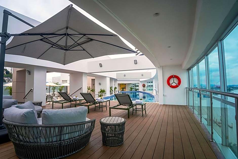 Wyndham Guayaquil, Puerto Santa Ana