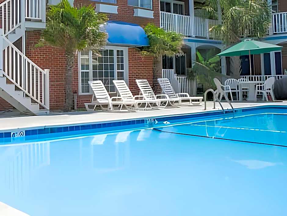 Colonial Inn