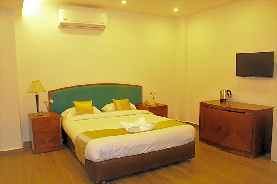 New MerryLand Hotel