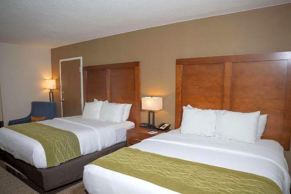 Comfort Inn & Suites Erie - Splash Lagoon Indoor Waterpark