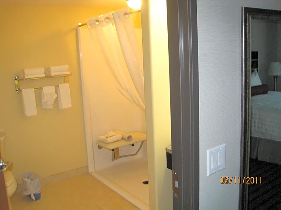 Super 8 by Wyndham Saskatoon Near Downtown