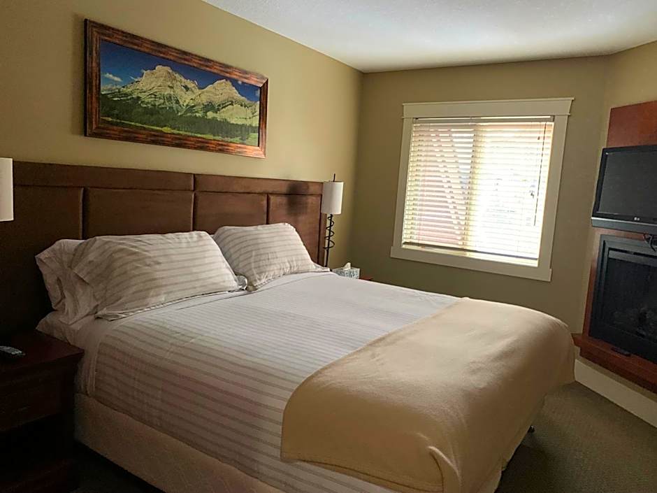 Solara Escape - 2BR Retreat with Pool - Hot Tub - Gym - Spa