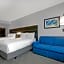 Holiday Inn Express & Suites - Milwaukee - Brookfield