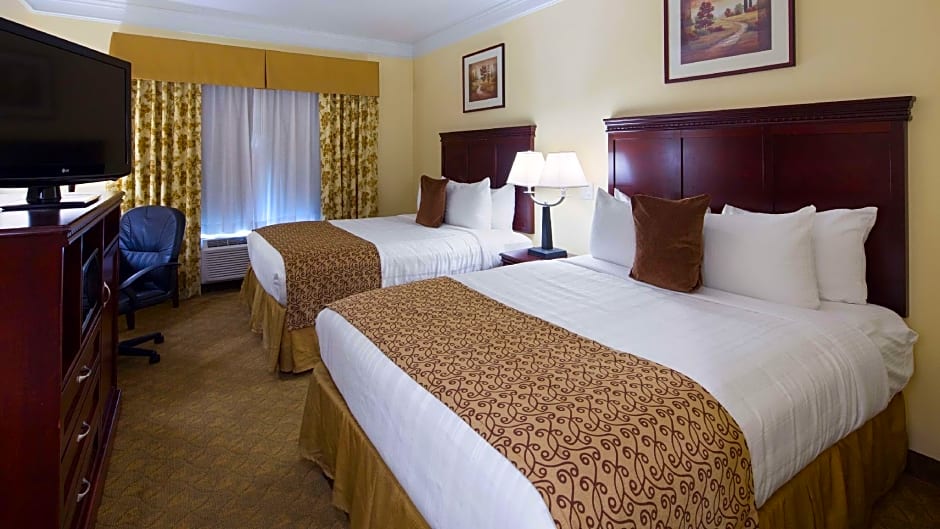Photo 1 of 1 of 2 Queen Beds, Accessible, Bathtub