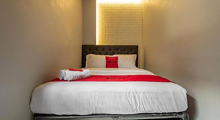 RedDoorz near Tanjung Duren 2