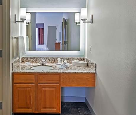 2 King 2 Ba Hearing Accessible 2 Bdrm Suite Nsmk