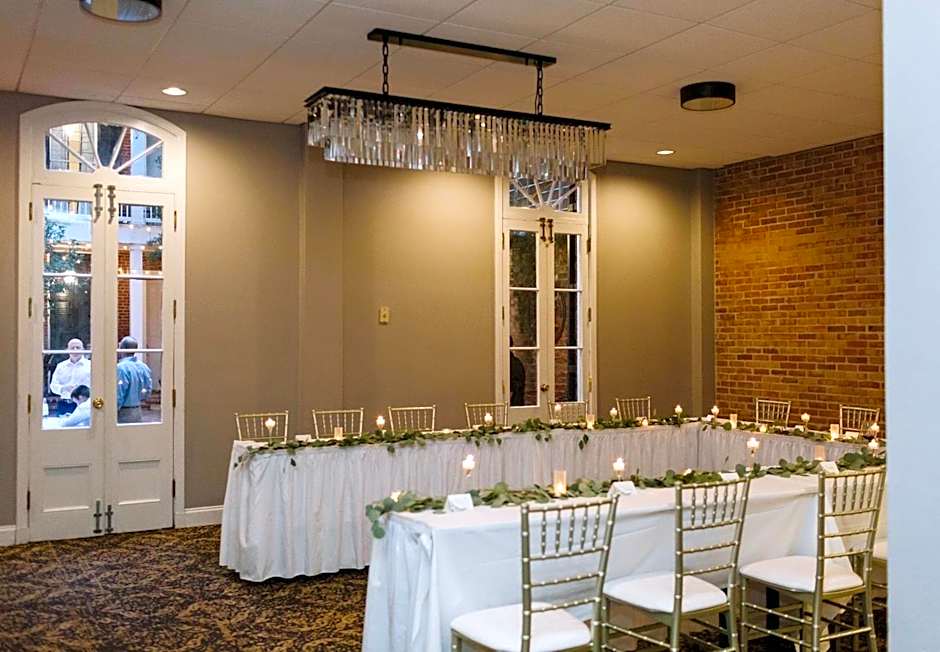 Holiday Inn Hotel French Quarter-Chateau Lemoyne By IHG