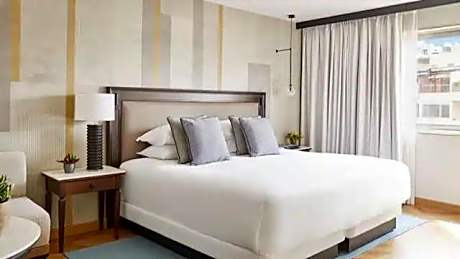 Deluxe King Room with City View