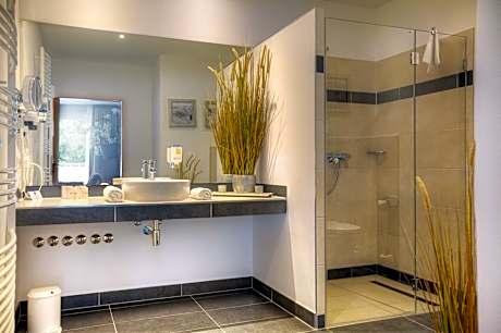 Presidential Suite (1 Double Bed and 1 Double Sofa Bed)