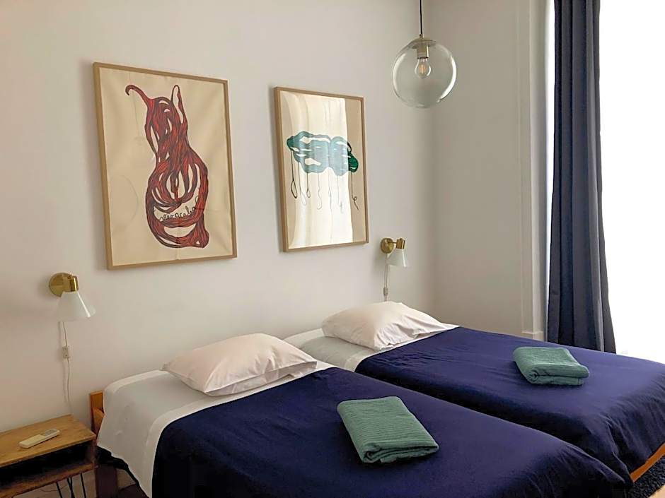 Living Lounge Hostel