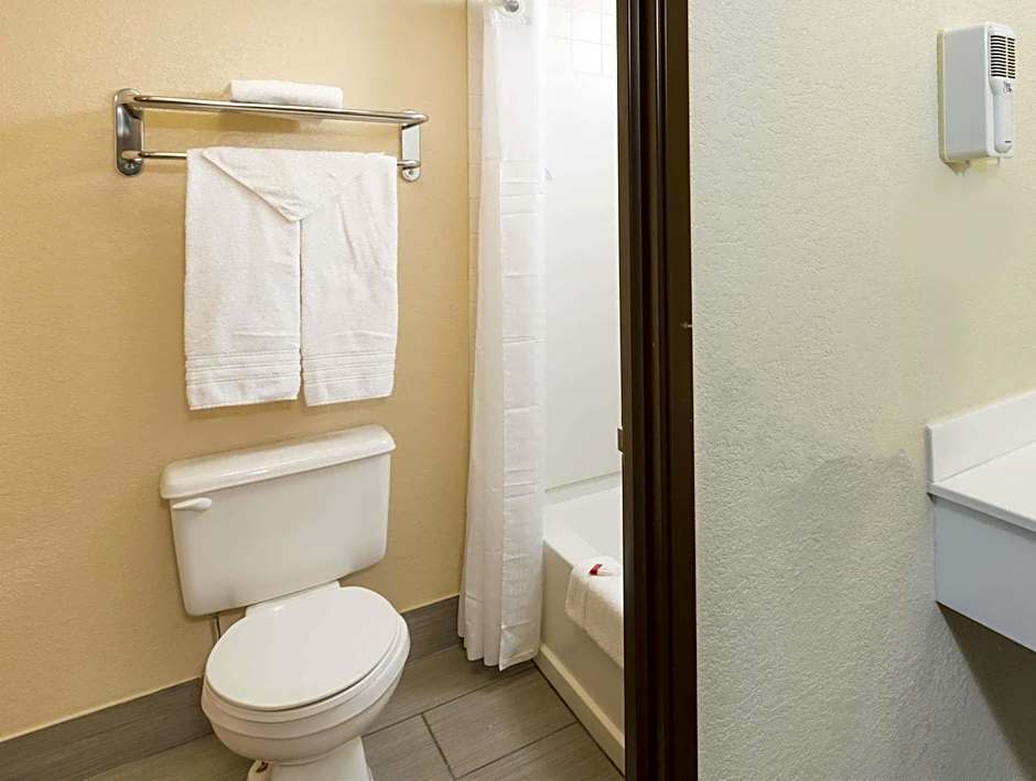 Super 8 by Wyndham Wichita North