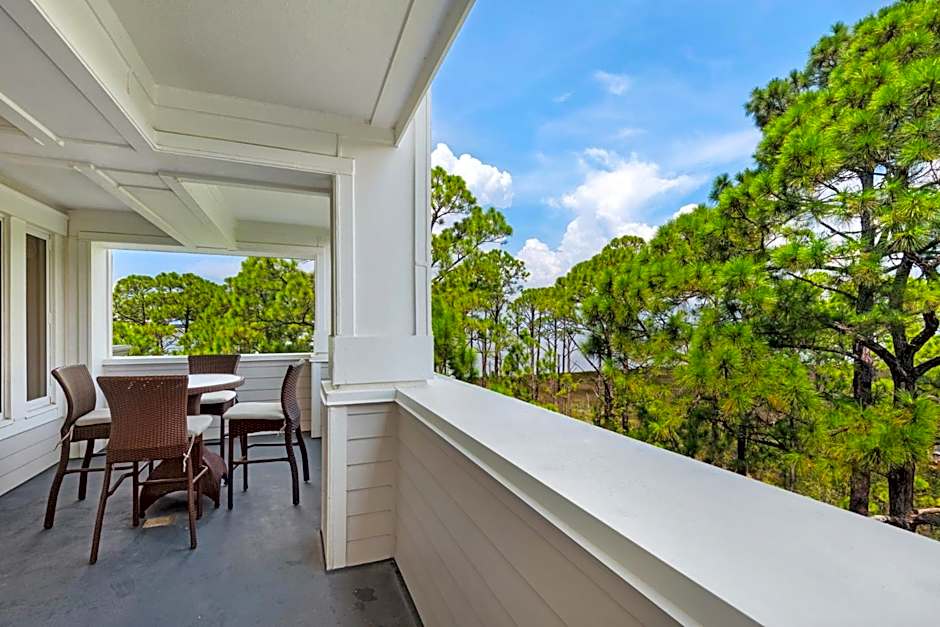 Cozy Bayside Retreat at Lasata , Stunning Panoramic Views ,Steps away from Baytowne Wharf, 3 Bedrooms 3 full baths !!