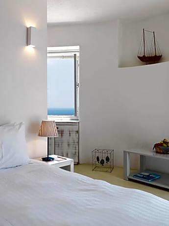 Double Room with Balcony and Sea View